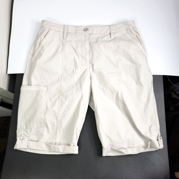CHICO’S Women’s High Rise Casual Fly Front Cargo Shorts Size 0.5 - Picture 1 of 12